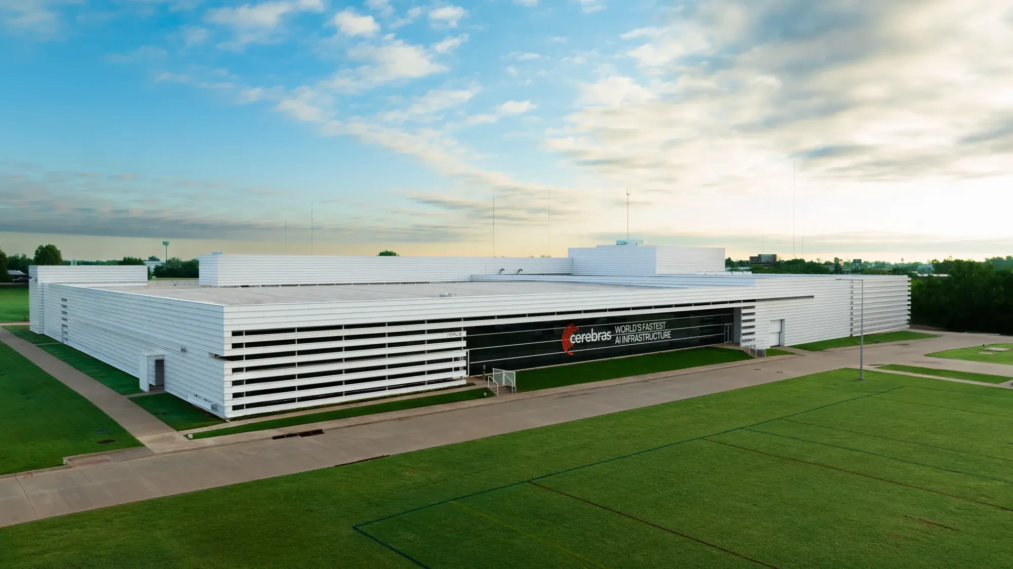 Церемония перерезания ленточки в ИИ-датацентре Cerebras в Оклахома-Сити