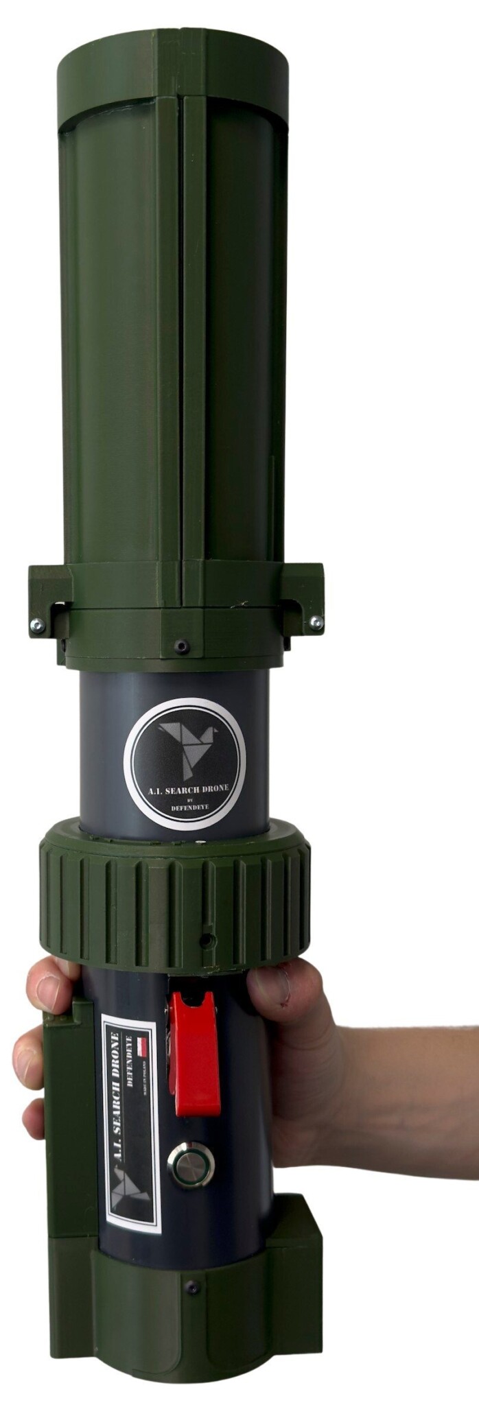 Дрон DefendEye, запускаемый из трубки, в руке
