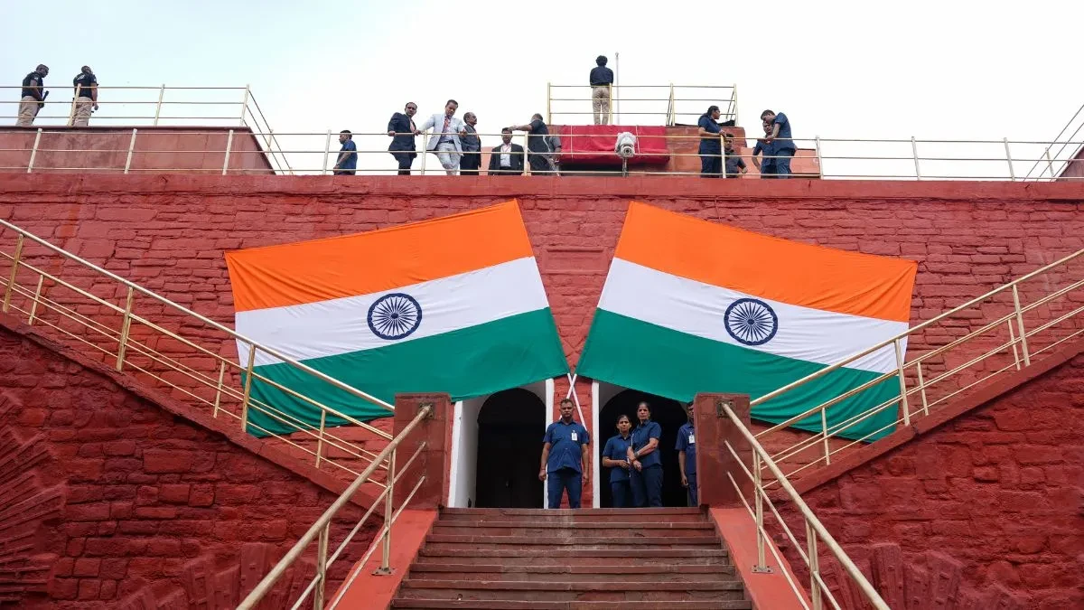 Featured image for deli usilivaet bezopasnost na den nezavisimosti s ii sistemami i 20 000 sotrudnikov