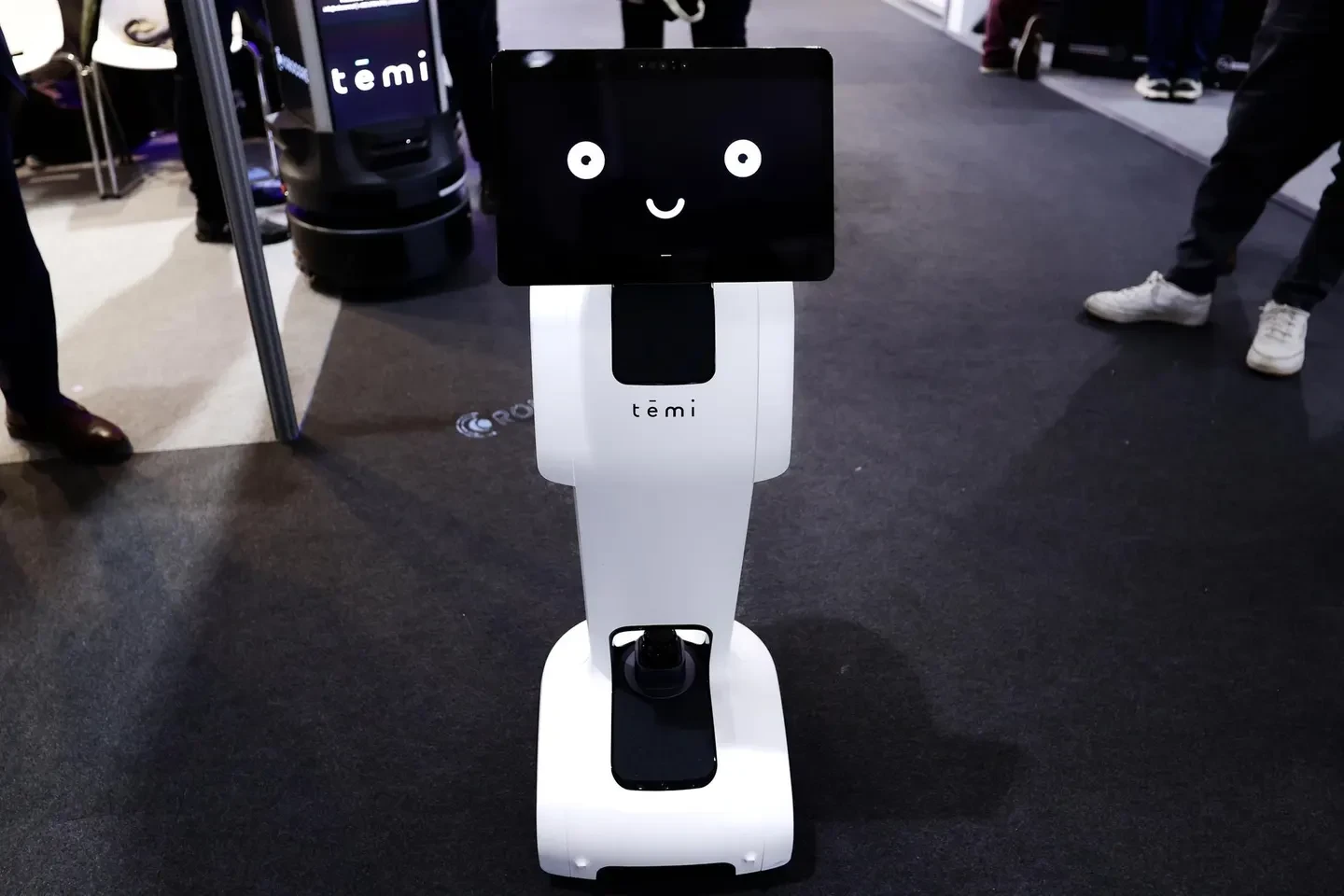 Роботы бренда Robocore temi, используемые в здравоохранении и других отраслях