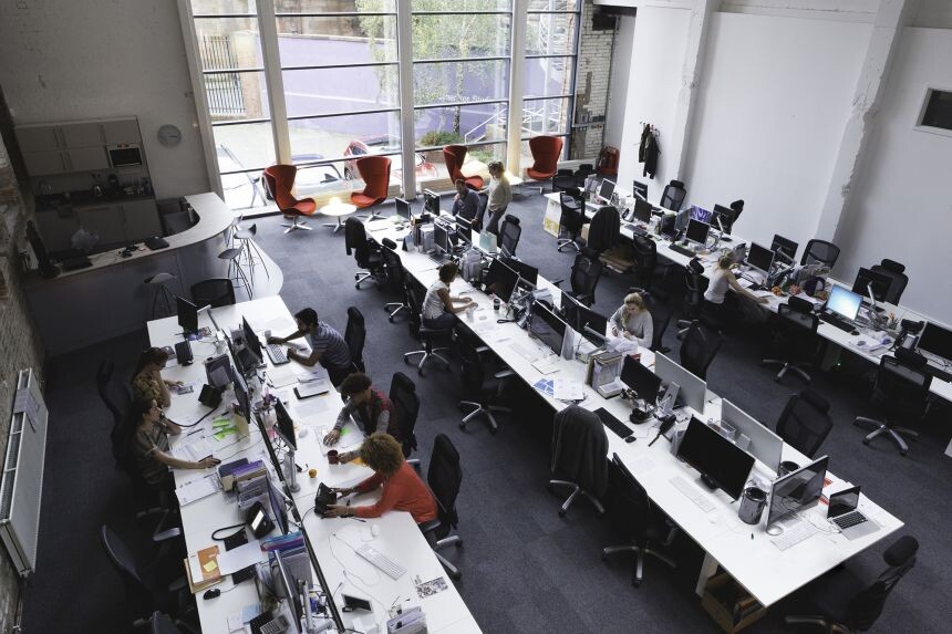 Президент Cisco критикует отказ от найма новичков из-за ИИ