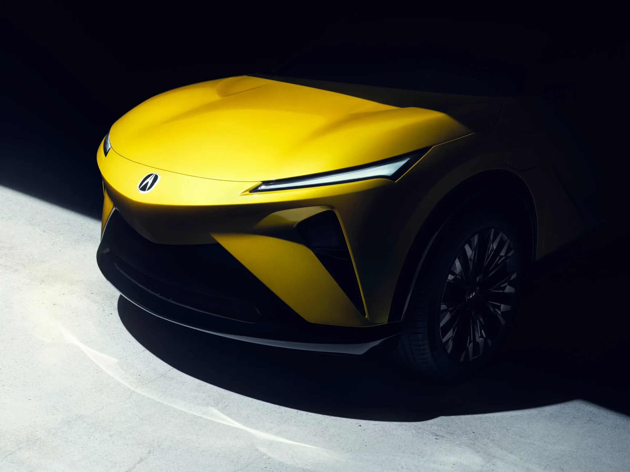 Передний вид прототипа Acura RSX — первого электрического кроссовера Honda