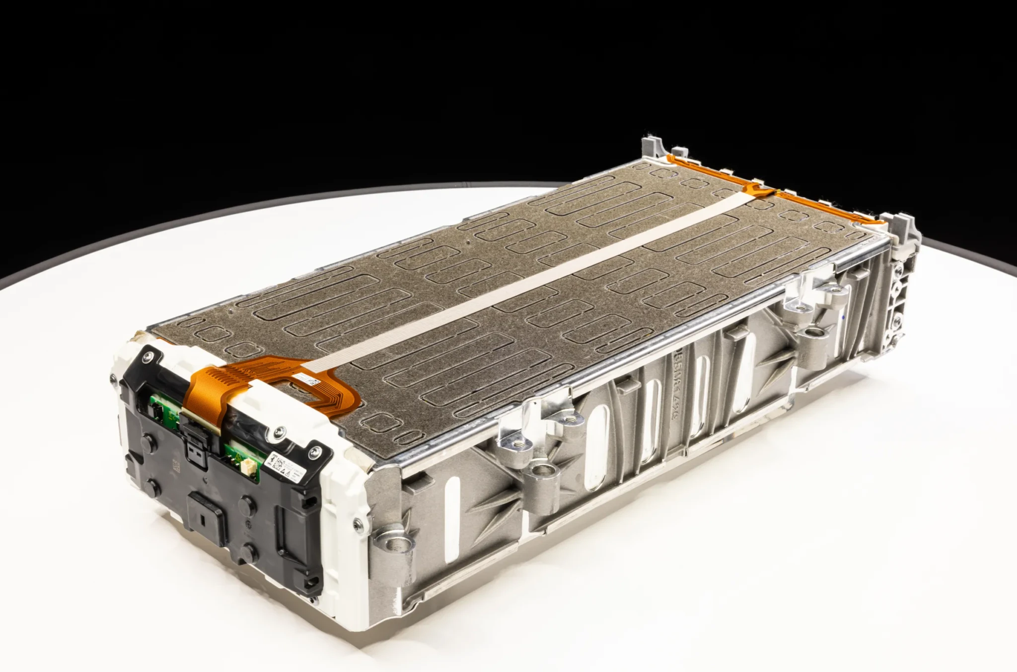 Сборка аккумуляторной батареи Ferrari Elettrica с 15 модулями