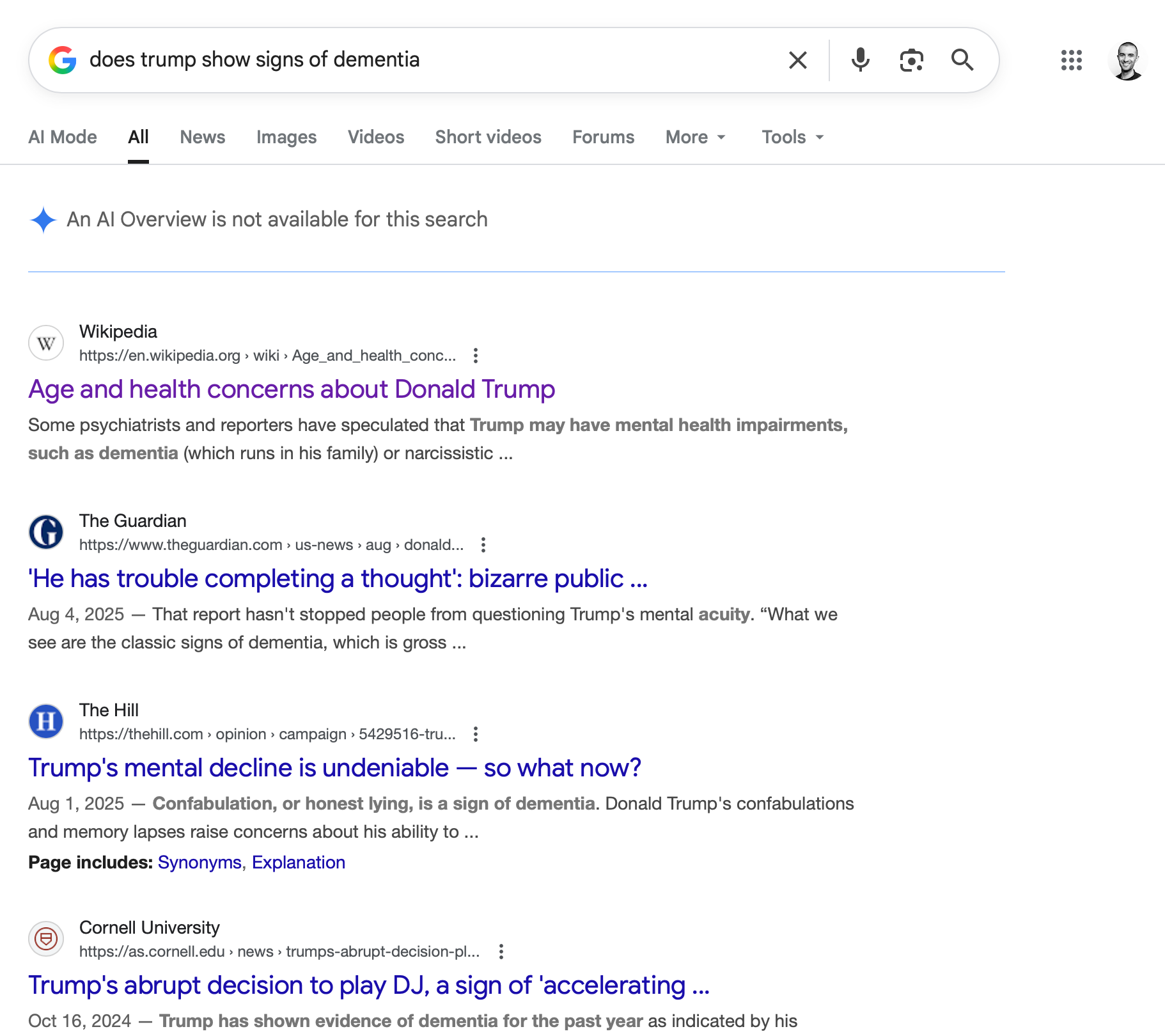 Скриншот Google с сообщением, что ИИ-обзор недоступен для запроса о деменции Трампа